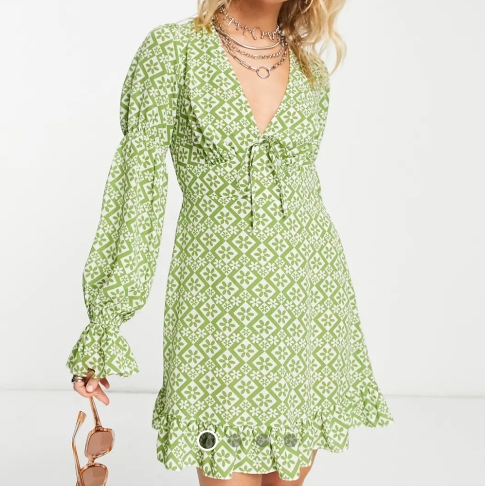Green Floral Patterned Dress NWT Sz 8 Retro ASOS